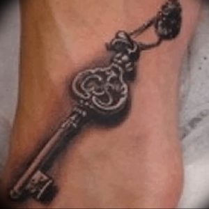 фото тату Ключ 03.05.2019 №111 - tattoo key - tattoo-photo.ru