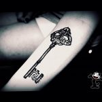 фото тату Ключ 03.05.2019 №207 - tattoo key - tattoo-photo.ru