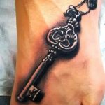 фото тату Ключ 03.05.2019 №219 - tattoo key - tattoo-photo.ru