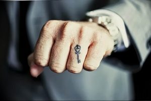 фото тату Ключ 03.05.2019 №268 - tattoo key - tattoo-photo.ru