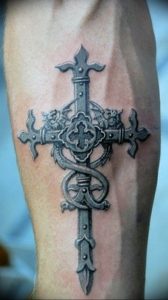 фото тату Распятие 01.05.2019 №051 - crucifix tattoo - tattoo-photo.ru