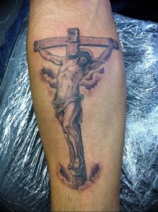 фото тату Распятие 01.05.2019 №092 - crucifix tattoo - tattoo-photo.ru