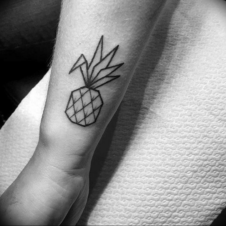 фото тату ананас 24.04.2019 № 004 - tattoo pineapple - tattoo-photo.ru.