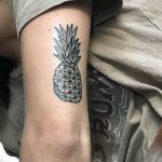 фото тату ананас 24.04.2019 №025 - tattoo pineapple - tattoo-photo.ru