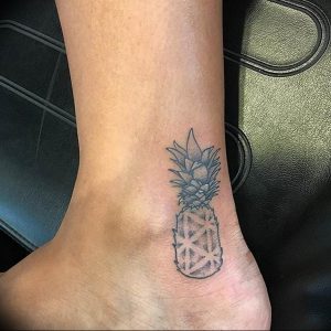 фото тату ананас 24.04.2019 №095 - tattoo pineapple - tattoo-photo.ru