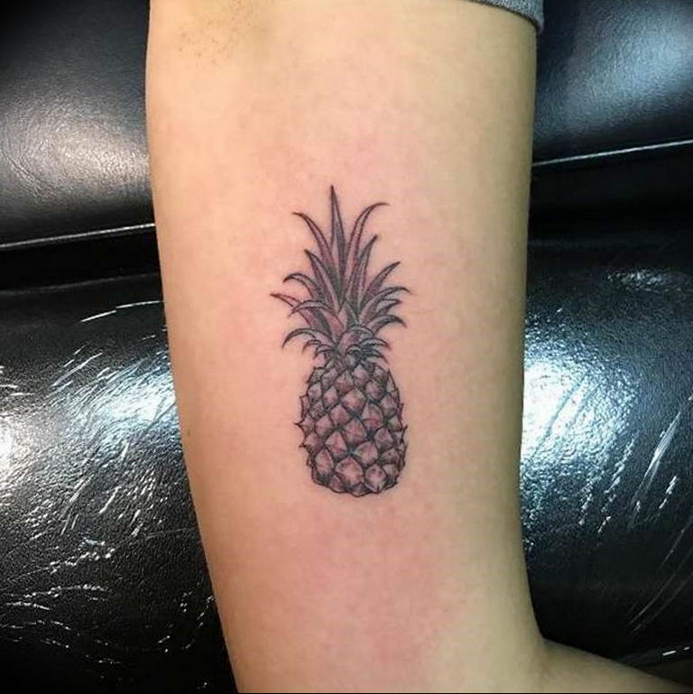 фото тату ананас 24.04.2019 № 134 - tattoo pineapple - tattoo-photo.ru.