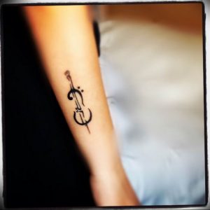 фото тату басовый ключ 01.05.2019 №124 - tattoo bass clef - tattoo-photo.ru