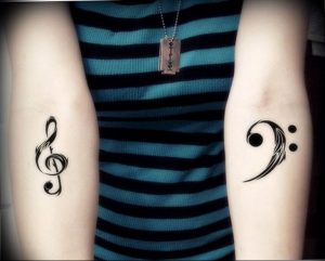 фото тату басовый ключ 01.05.2019 №142 - tattoo bass clef - tattoo-photo.ru