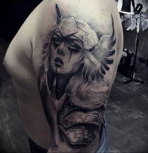 фото тату воин женщина амазонка 17.04.2019 №028 - tattoo woman warrior - tattoo-photo.ru