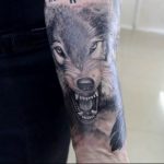 фото тату волчий оскал 01.05.2019 №073 - wolf grin tattoo - tattoo-photo.ru