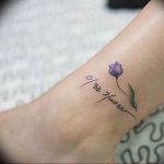 фото тату в виде тюльпана 06.04.2019 №020 - tulip tattoo - tattoo-photo.ru