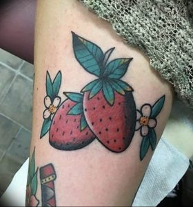 фото тату клубника 10.04.2019 №032 - strawberry tattoo - tattoo-photo.ru