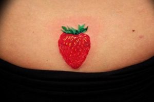 фото тату клубника 10.04.2019 №136 - strawberry tattoo - tattoo-photo.ru