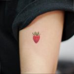 фото тату клубника 10.04.2019 №179 - strawberry tattoo - tattoo-photo.ru