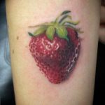 фото тату клубника 10.04.2019 №181 - strawberry tattoo - tattoo-photo.ru