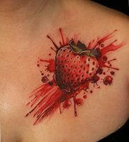 фото тату клубника 10.04.2019 №202 — strawberry tattoo — tattoo-photo.ru