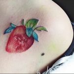фото тату клубника 10.04.2019 №208 - strawberry tattoo - tattoo-photo.ru