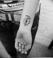 фото тату клубника 10.04.2019 №211 — strawberry tattoo — tattoo-photo.ru