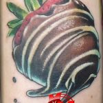фото тату клубника 10.04.2019 №214 - strawberry tattoo - tattoo-photo.ru