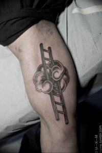фото тату лестница 15.04.2019 №013 - tattoo ladder - tattoo-photo.ru
