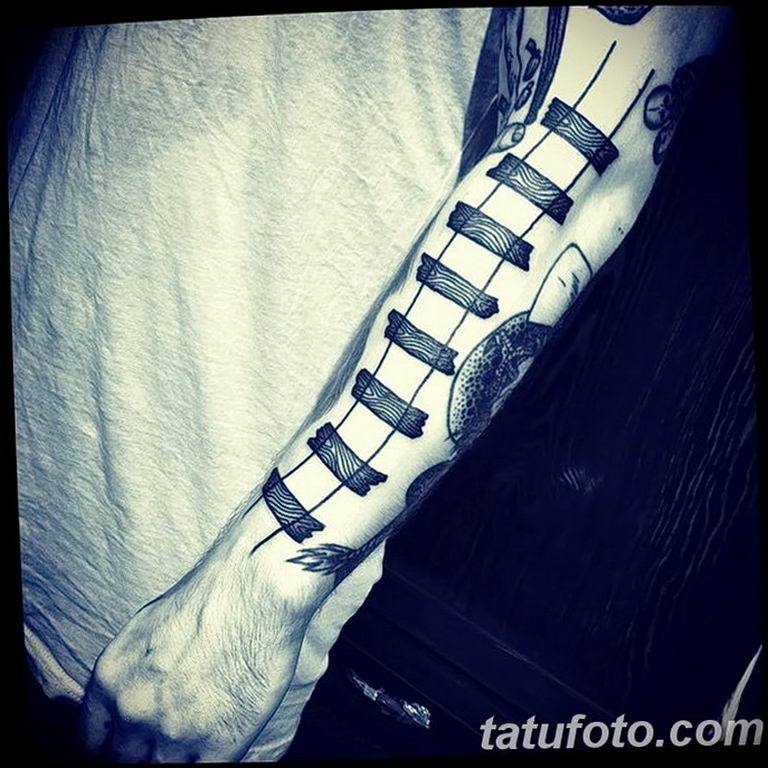 фото тату лестница 15.04.2019 №066 - tattoo ladder - tattoo-photo.ru