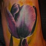 фото тату тюльпан идея рисунка 06.04.2019 №015 - tulip tattoo - tattoo-photo.ru