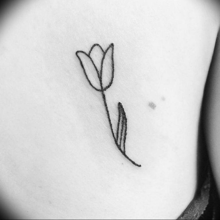фото тату тюльпан 06.04.2019 № 037 - tattoo tulip - tattoo-photo.ru.