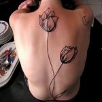 фото тату цветок тюльпана 06.04.2019 №005 - tulip tattoo - tattoo-photo.ru
