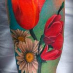 фото тату цветок тюльпана 06.04.2019 №011 - tulip tattoo - tattoo-photo.ru