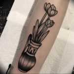 фото черный тюльпан тату 06.04.2019 №026 - black tulip tattoo - tattoo-photo.ru
