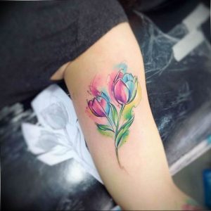 фото вариант тату цветок тюльпана 06.04.2019 №012 - tulip tattoo - tattoo-photo.ru