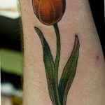 фото вариант тату цветок тюльпана 06.04.2019 №019 - tulip tattoo - tattoo-photo.ru