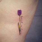 фото мини тату тюльпан 06.04.2019 №003 - mini tattoo tulip - tattoo-photo.ru