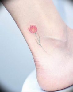 фото мини тату тюльпан 06.04.2019 №005 - mini tattoo tulip - tattoo-photo.ru