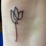 фото мини тату тюльпан 06.04.2019 №006 - mini tattoo tulip - tattoo-photo.ru