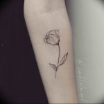 фото мини тату тюльпан 06.04.2019 №007 - mini tattoo tulip - tattoo-photo.ru