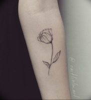 фото мини тату тюльпан 06.04.2019 №007 — mini tattoo tulip — tattoo-photo.ru