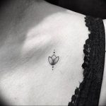 фото мини тату тюльпан 06.04.2019 №011 - mini tattoo tulip - tattoo-photo.ru