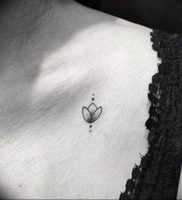 фото мини тату тюльпан 06.04.2019 №011 — mini tattoo tulip — tattoo-photo.ru