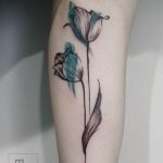 фото мини тату тюльпан 06.04.2019 №023 - mini tattoo tulip - tattoo-photo.ru