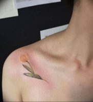 фото мини тату тюльпан 06.04.2019 №027 — mini tattoo tulip — tattoo-photo.ru