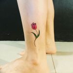 фото мини тату тюльпан 06.04.2019 №036 - mini tattoo tulip - tattoo-photo.ru