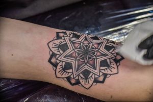 фото оберег мандала тату 03.04.2019 №063 - Mandala tattoos - tattoo-photo.ru