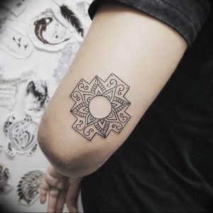 фото оберег мандала тату 03.04.2019 №085 - Mandala tattoos - tattoo-photo.ru