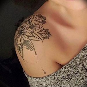 фото оберегающие тату на плече 03.04.2019 №004 - shoulder tattoos - tattoo-photo.ru