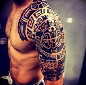 фото оберегающие тату на плече 03.04.2019 №008 - shoulder tattoos - tattoo-photo.ru