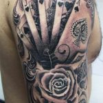 фото оберегающие тату на плече 03.04.2019 №017 - shoulder tattoos - tattoo-photo.ru