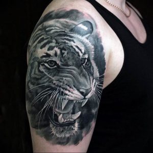 фото оберегающие тату на плече 03.04.2019 №024 - shoulder tattoos - tattoo-photo.ru