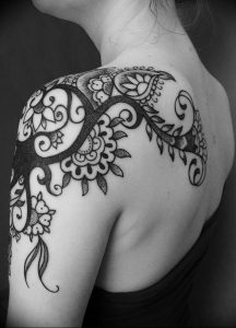 фото оберегающие тату на плече 03.04.2019 №034 - shoulder tattoos - tattoo-photo.ru