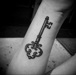 фото тату Ключ 03.05.2019 №002 - tattoo key - tattoo-photo.ru